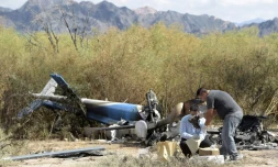 Photo prise le 10 mars 2015 des hélicoptÚres détruits dans la collision qui a coûté le vie à dix personnes sur le tournage de l'émission "Dropped" prÚs de Villa Castelli, dans la province de La Rioja, en Argentine