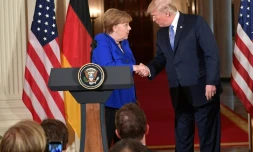La chancelière allemande Angela Merkel et le président américain Donald Trump lors d'une conférence de presse, le 27 avril 2018 à la Maison Blanche, à Washington