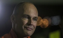 Le pilote Bertrand Piccard parle à l'aéroport International du Caire, le 24 juillet 2016