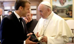 Le président Emmanuel Macron et le pape François lors d'une visite au Vatican, le 26 juin 2018