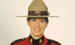 Photo non datée fournie par les autorités policières de Constable Heidi Stevenson, membre de la Gendarmerie royale du Canada,  tuée lors d'une attaque en Nouvelle-Ecosse 
