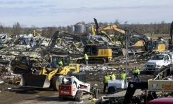 Le site de la fabrique de bougies MCP aprĂšs le passage d'une tornade historique Ă Mayfield
