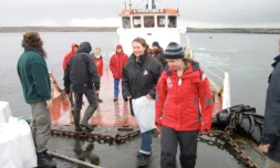 Mardi 15 juin 2010 - Arrivée d'Abby Sunderland sur la base de Kerguelen (Photo : Taaf)