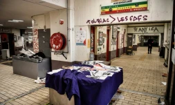 Des graffitis sur les murs de l'université à Tolbiac photographiés le 20 avril 2018 aprÚs 3 semaines d'occupation