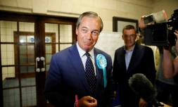 Nigel Farage parle à la presse aprÚs l'annonce des résultats des élections européennes à Southampton, dans le sud de l'Angleterre, le 26 mai 2019