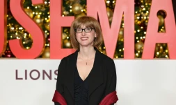 La romancière américaine Freida McFadden, auteure de "La femme de ménage", le 2 décembre 2025 à New York