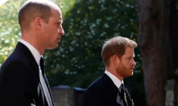 Les princes William (g) et Harry, lors des obsèques du prince Philip, à Windsor, près de Londres, le 17 avril 2021