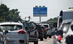 Le chassé-croisé des vacanciers sur les routes "conforme aux prévisions" avec un pic de 583 kilomètres de bouchons cumulés enregistrés à 12H15, a indiqué Bison Futé