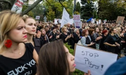 Manifestation en faveur de l'avortement, le 1er octobre 2016 devant le Parlement Ă Varsovie, en Pologne