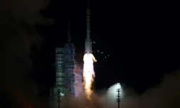 Une fusée Longue March-2F transportant le vaisseau Shenzhou-13 décolle avec 3 astronautes à bord du centre de lancement de Jiuquan dans le désert de Gobi (nord-ouest de la Chine), le 16 octobre 2021