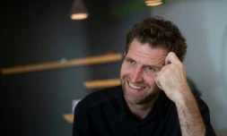 Le chef français Alexandre Mazzia lors d'une interview à l'AFP dans le restaurant AM à Marseille, le 23 octobre 2018