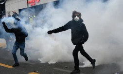 Manifestants à Paris le 5 décembre 2020 pour protester contre la loi de Sécurité Globale