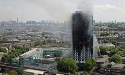 La tour Grenfell détruite par un incendie, le 14 juin 2017 à Londres