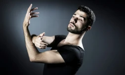 Le danseur Ahmad Joudeh, réfugié palestinien qui a grandi dans le camp de Yarmouk en Syrie, le 18 juillet 2017 à Paris