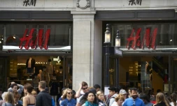 Les accusations de racisme visant une pub H&M révèlent un malaise plus large dans la gestion du géant suédois