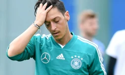 Le milieu de terrain de l'Allemagne, Mesut Ozil, lors d'une séance d'entraînement à Vatutinki, près de Moscou, le 13 juin 2018 avant le début du Mondial-2018