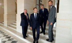 Le président français Emmanuel Macron, le Premier ministre Edouard Philippe, le président de l'Assemblée nationale François de Rugy (2ED) et le président du Sénat Gerard Larcher (G) à Versailles, près de Paris, le 3 juillet 2017