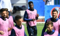 Le défenseur français Samuel Umtiti lors d'un entraînement avec les Bleus le 2 juillet 2016 à Clairefontaine