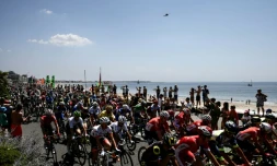 Le péloton du Tour de France, au départ de La Baule, va rallier Sarzeau, terme de la 4e étape, le 10 juillet 2018