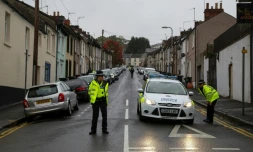 Des policiers dans une rue de Newport dans le cadre de l'enquête sur l'attentat dans le métro de Londres, le 20 septembre 2017