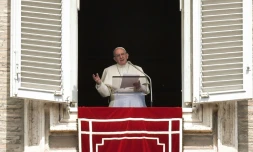 Le pape François lors de la priÚre de l'Angelus sur la place Saint Pierre de Rome, le 29 avril 2018