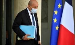 Le ministre des Affaires étrangères Jean-Yves Le Drian à la sortie de l'Elysée, le 25 août 2021 à Paris