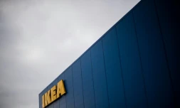 Le logo de l'enseigne d'ameublement Ikea, à l'extérieur d'un magasin à Saint-Herblain, près de Nantes, le 13 janvier 2021