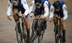 Les Français Florian Grengbo, Sébastien Vigier et Rayan Helal lors de la finale du sprint par équipes des Mondiaux de cyclisme, le 4 août 2023 à Glasgow