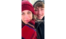 Photo non-datée fournie par Joanna Brandt la montrant avec son fils transgenre Dylan, dans l'Arkansas