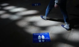 Un usager traversant la gare de Grand Central Terminal le 22 juin 2020 Ă New York