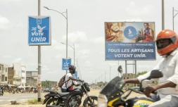 Des affiches électorales du parti au pouvoir au Togo, l'Union pour la République (UNIR), à Lomé le 24 avril 2024