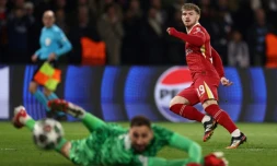 Harvey Elliott inscrit le but de la victoire pour Liverpool en fin de match face au PSG, en 8e de finale aller de la Ligue des champions, le 5 mars 2025 au Parc des Princes