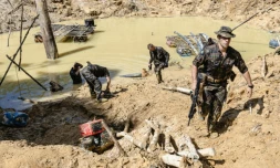 Des soldats français du 9e Rima démantèlent un site d'orpaillage à Saint-Laurent du Maroni, en Guyane, le 20 octobre 2021