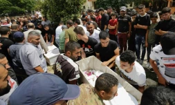 Les funérailles de victimes de l'explosion d'une citerne d'essence, le 18 août 2021 à al-Daouseb, dans la région du Akkar, au Liban