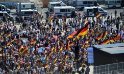 Des militants du parti d'extrême droite AfD se rassemblent à la gare centrale de Berlin pour participer à une marche pour "l'Avenir de l'Allemagne", le 27 mai 2018