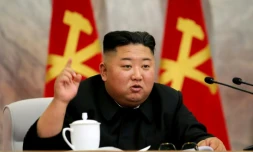 Une image diffusée par l'agence officielle KCNA le 24 mai 2020 montre le dirigeant nord-coréen Kim Jong Un pendant une réunion de la Commission militaire centrale du Parti des Travailleurs