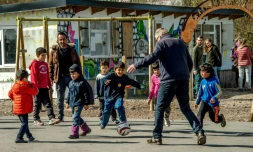 Des enfants des migrants kurdes dans à La Linière, camp à Grande-Synthe, dans le nord de la France, le 21 mars 2017