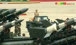 Le général Min Aung Hlaing, chef des forces armées de Birmanie, assiste à une parade miitaire à Naypyidaw, le 27 mars 2021 (capture d'écran via AFPTV d'images diffusées par Myawaddy TV)