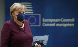 La chancelière allemande Angela Merkel assiste à la seconde journée du sommet européen à Bruxelles, le 22 octobre 2021