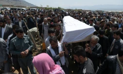 Funérailles le 20 avril 2016 à Kaboul de l'une des victimes de l'attentat commis la veille dans la capitale afghane