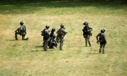 Militaires et membres du GIGN traquent un homme "armé et dangereux" dans les Alpes-Maritimes, le 19 juillet 2021