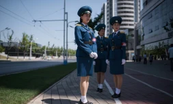 Quelques unes des jeunes femmes qui règnent sur la circulation aux carrefours de Pyongyang, le 4 juin 2017.