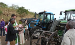 Cérémonie de bénédiction des sabres et des tracteurs (photo: Chambre d'agriculture)