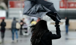L'alerte orange aux vents violents a été levée dans le département de la Loire mais maintenue dans celui du RhÎne, annonce Météo France