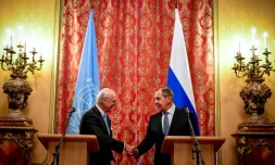 Le ministre russe des Affaires étrangères Sergueï Lavrov lors d'une rencontre avec l'envoyé spécial de l'ONU pour la Syrie, Staffan de Mistura, le 20 avril 2018 à Moscou