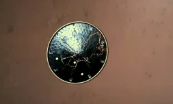 Image fournie par la Nasa du bouclier thermique largué au moment de l'atterrissage du rover américain Perseverance à la surface de Mars, le 18 janvier 2021