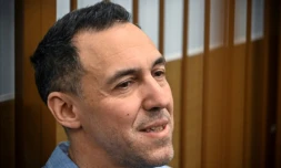 Le chercheur français Laurent Vinatier, dans le box des accusés lors d'une audience devant un tribunal de Moscou, le 14 octobre 2024