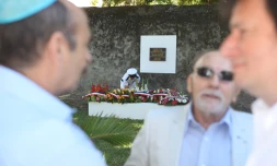 Vendredi 16 juillet 2010

Commémoration aux victimes des persécutions racistes et antisémites (Photo Marie Trouvé)