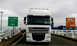 Au port de Calais, un camion s'apprête à embarquer en direction la Grande-Bretagne le 1er janvier 2021