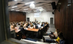 Le doyen de la Faculté de droit et science politique de Montpellier, Philippe Pétel, a remis sa démission au président de l'Université, aprÚs la violente éviction dans la nuit de jeudi à vendredi par des hommes cagoulés d'étudiants qui occupaient un amphithéùtre